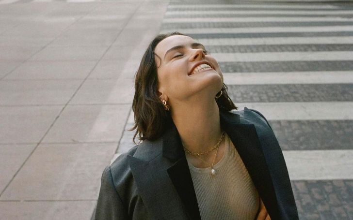 "Chaos Walking" Star Daisy Ridley's Net Worth and Earnings